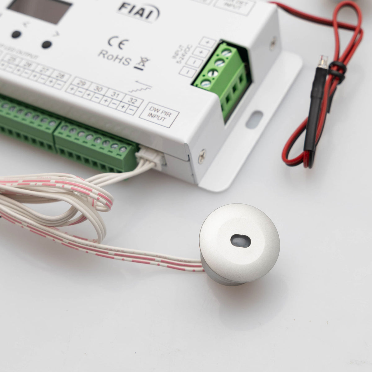 Dimmer | trapeffect PWM | 5-24V | 32x1A + SPI | 2 PIR + 2 drukknop ingangen