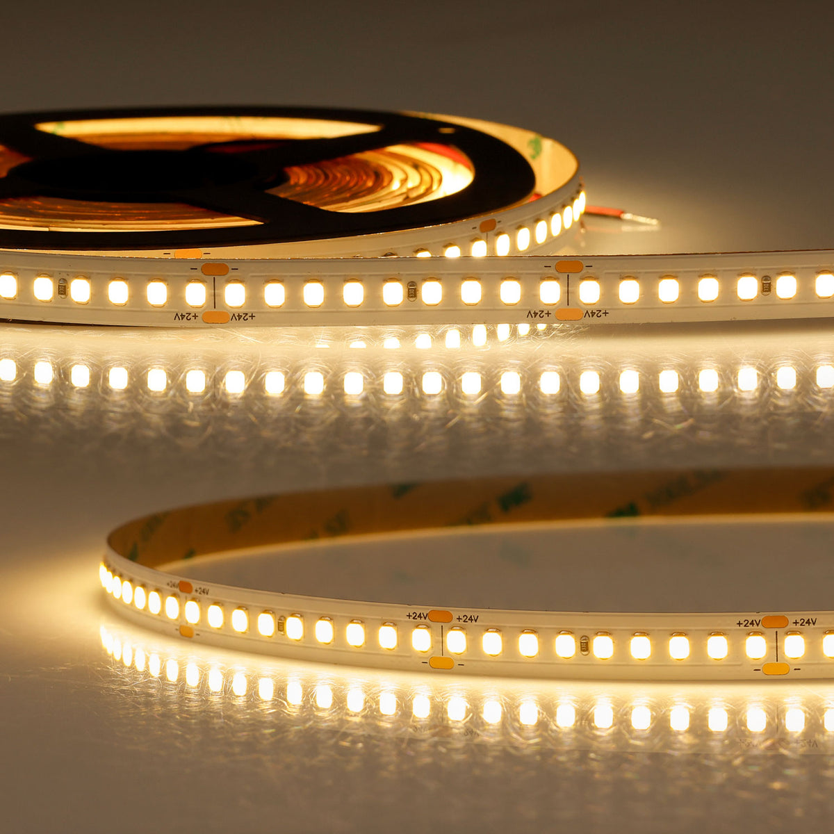 HEQ827 | LED-strip | 5m | 2700K | 9W/m | 185 lm/W | 180 LED/m | 24V | IP20